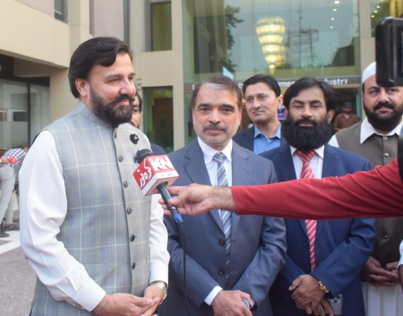 President Dewan Azmat Mahmood Chishti Of Pakpattan Chamber Of Commerce And Industry, Flanked By Esteemed Members Including .syed Tanveer Hussain Tahir Bukhari. Mr.Yasir Ali Qadri.