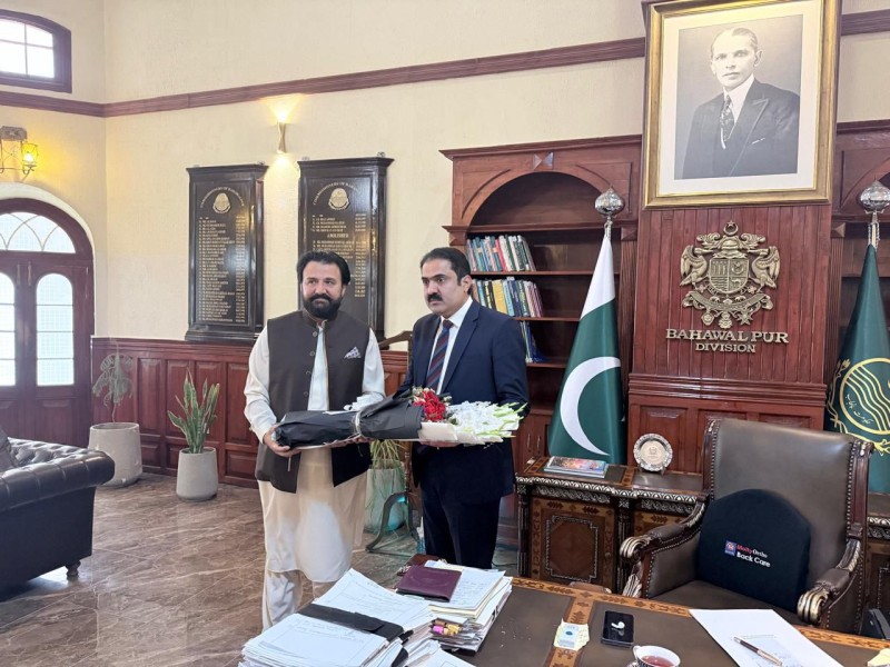 A Productive Meeting Was Held Between Mr. Azmat Mahmood Chishti, President, Pakpattan Chamber Of Commerce &amp; Industry, And The Honourable Commissioner, Bahawalpur Division At The Commissioner Office, Bahawalpur. &lrm;
