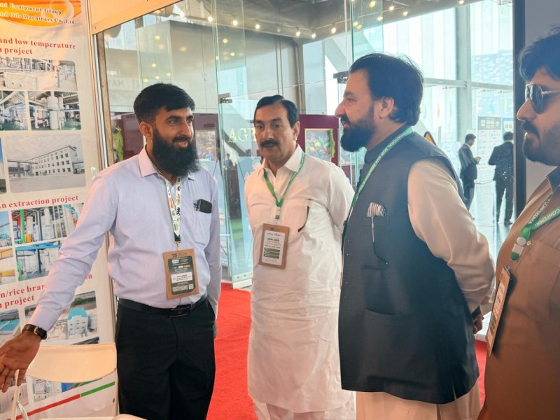 On This Occasion, Along With The President Of The Pakpattan Chamber Of Commerce &amp; Industry, A Delegation Of Chamber Members Was Also Present, Including Important Representatives.  Visit Of Exhibition And Observation Of Modern Technology