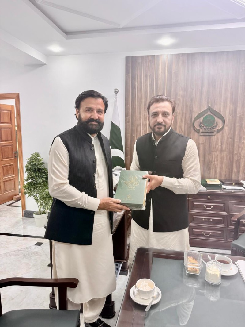 Chairman National Mashaikh Council Pakistan And President Pakpattan Chamber Of Commerce And Industry, Advocate High Court Dewan Azmat Mahmood Chishti, Held An Important Meeting With The Secretary Auqaf Punjab, Syed Tahir Raza Bukhari, At Aiwan-e-Auqaf, Lahore.