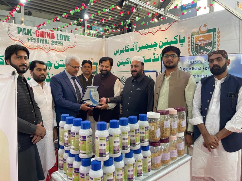 Federation Of Pakistan Chamber Of Commerce And Industry (FPCCI) Vice President Mr. Zaki Ijaz  Visited The Pakpattan Chamber Of Commerce And Industry Stall.